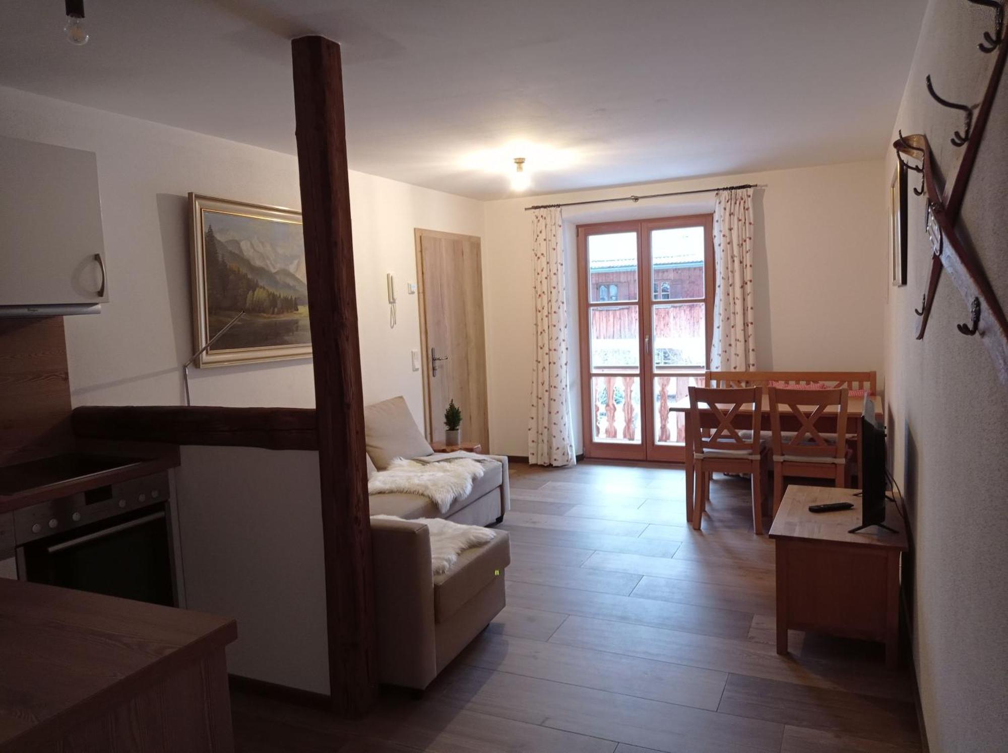 Gaestehaus Becher, Kreuth-point *