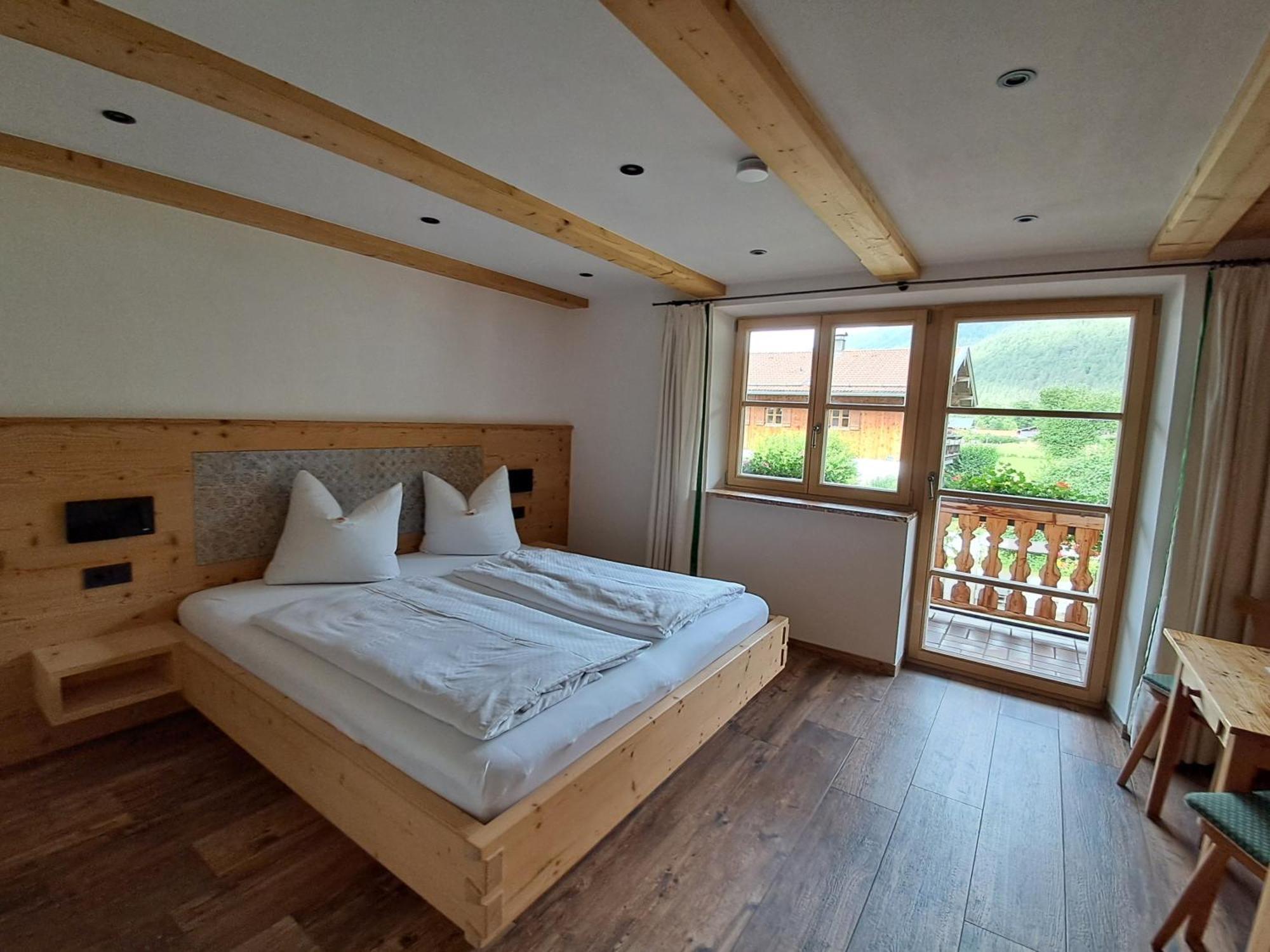 Gaestehaus Becher, Kreuth-point * Kreuth